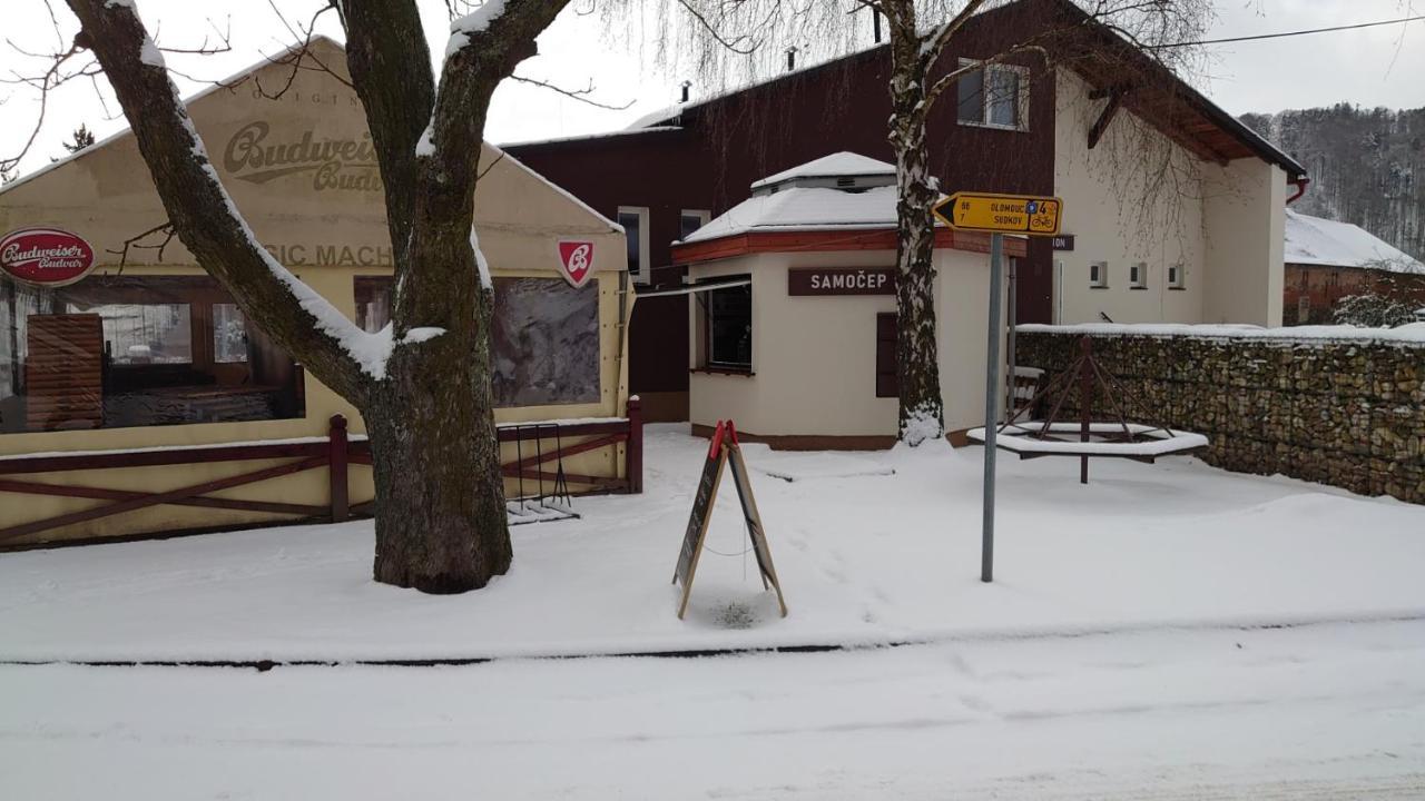 Na Rybnicku Bohutin Hotell Eksteriør bilde